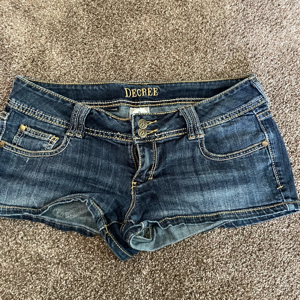 Decree shorts